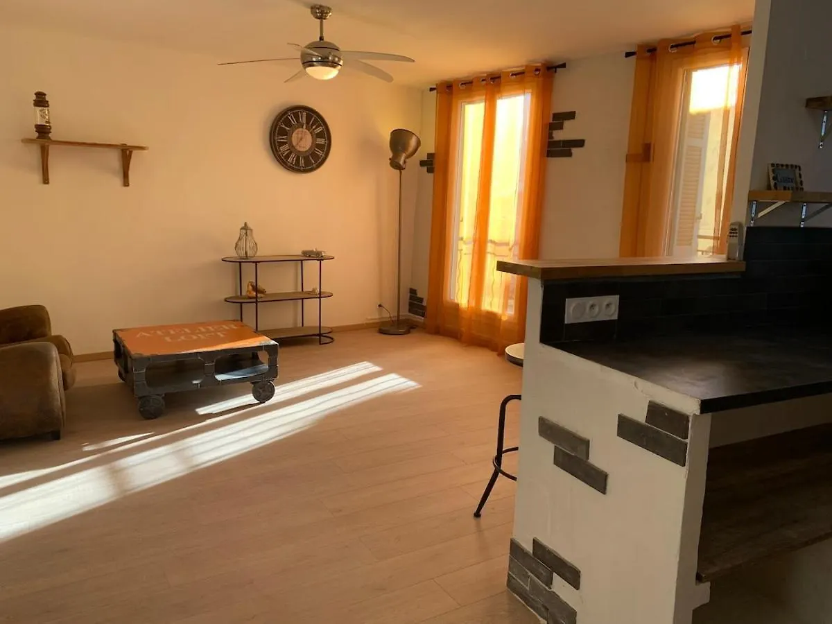 Appartement Dans Le Centre Medieval Hyeres France